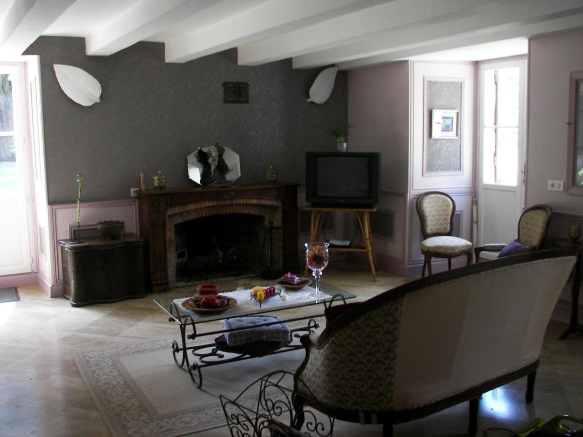 Saint-Jean-de-ThuracDomaine Du Noble住宿加早餐旅馆 外观 照片